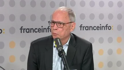 Il faut agir sur les "revenus et les salaires" plutôt que sur "des baisses de prix de l'essence", préconise l'économiste Jean Tirole