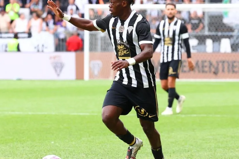 Mercato : Jacques Ekomié rejoint officiellement Wrexham en provenance d'Angers