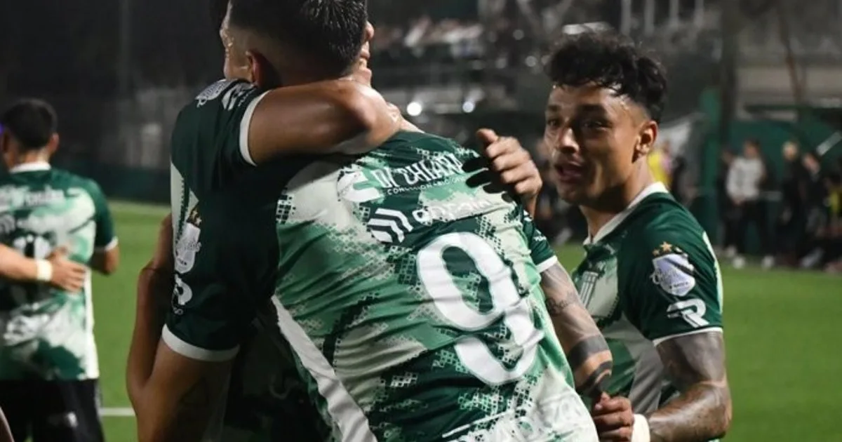 Excursionistas aplastó a Villa San Carlos y acaricia el título de la Primera B