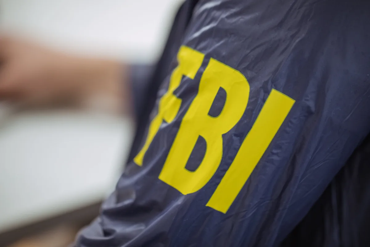 El FBI investiga si unos hackers robaron información de sus sistemas