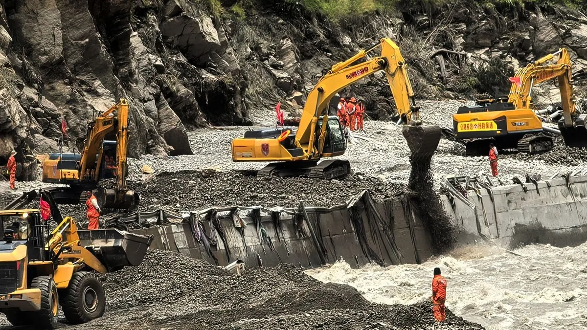 Katastrophe im Himalaya: Zahl der Todesopfer steigt nach Sturzflut auf 472
