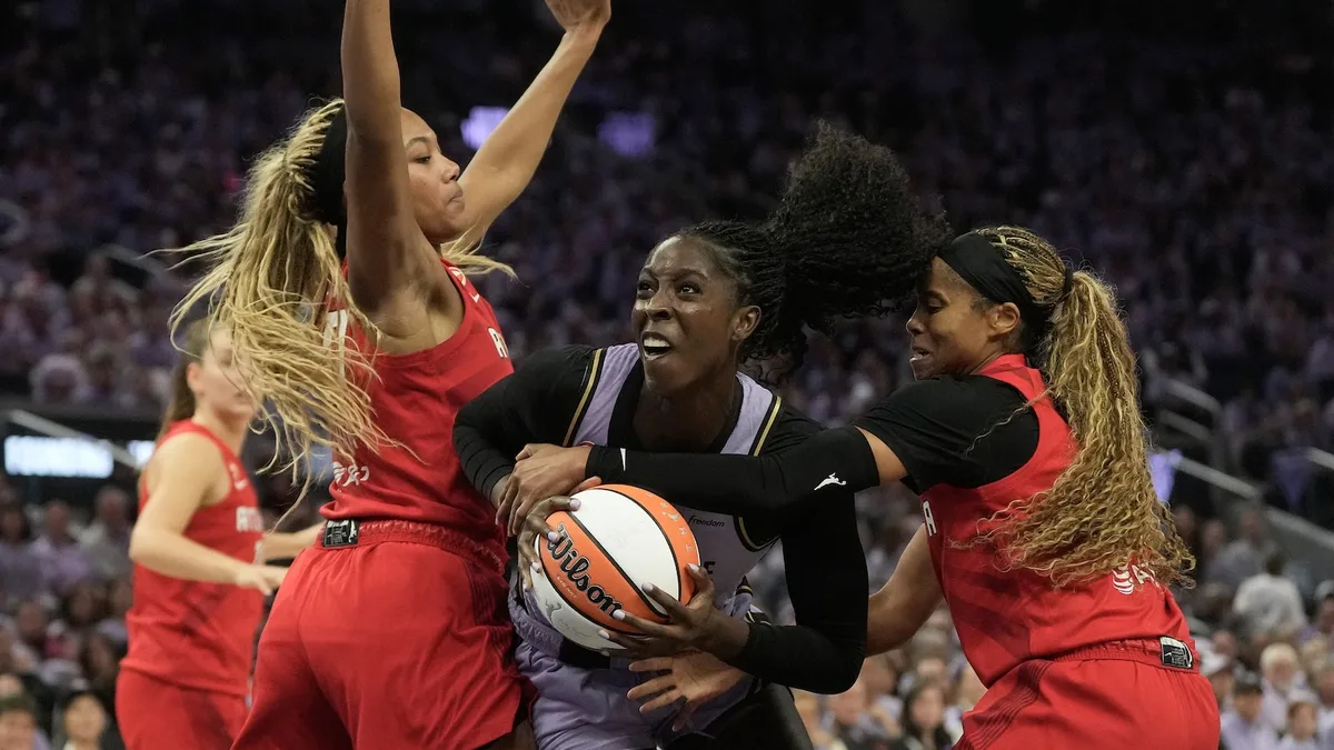 Gabby Williams' 26 points lifts Valkyries to 68-64 win in WNBA Finals opener