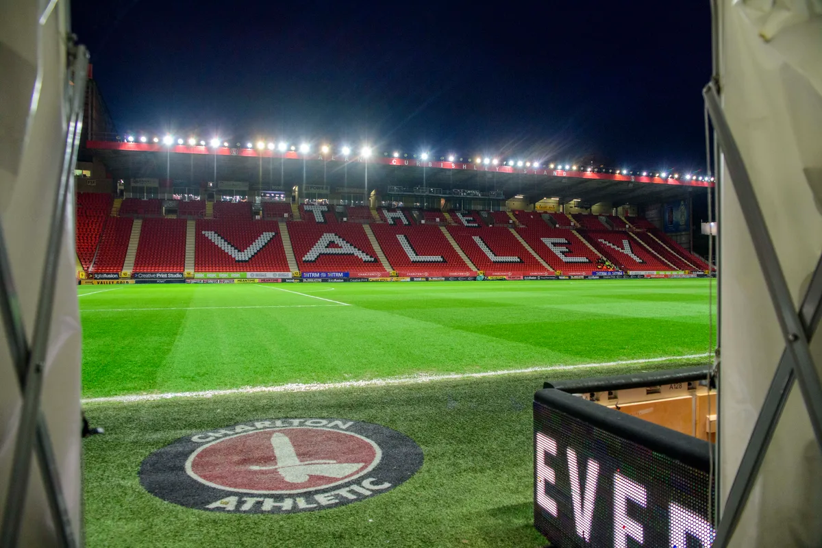 Homem é encontrado morto dentro de estádio na Inglaterra