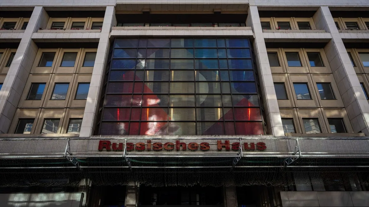 Strafmaßnahme: Was ist das Russische Haus in Berlin?