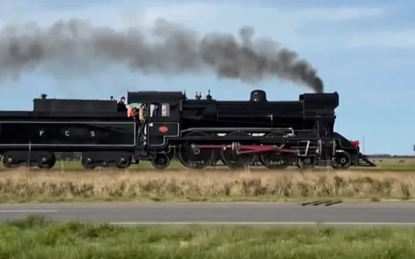 Tras 22 años de restauración: la centenaria locomotora que estuvo a punto de ser chatarra volvió a recorrer las vías bonaerenses
