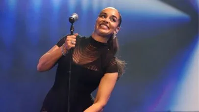 O flerte de Jorja Smith com a música eletrônica virou namoro em ‘What Are The Odds’
