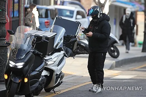 배달앱 수수료 상한제 입법 본격화하나…플랫폼 비용 전가 우려도