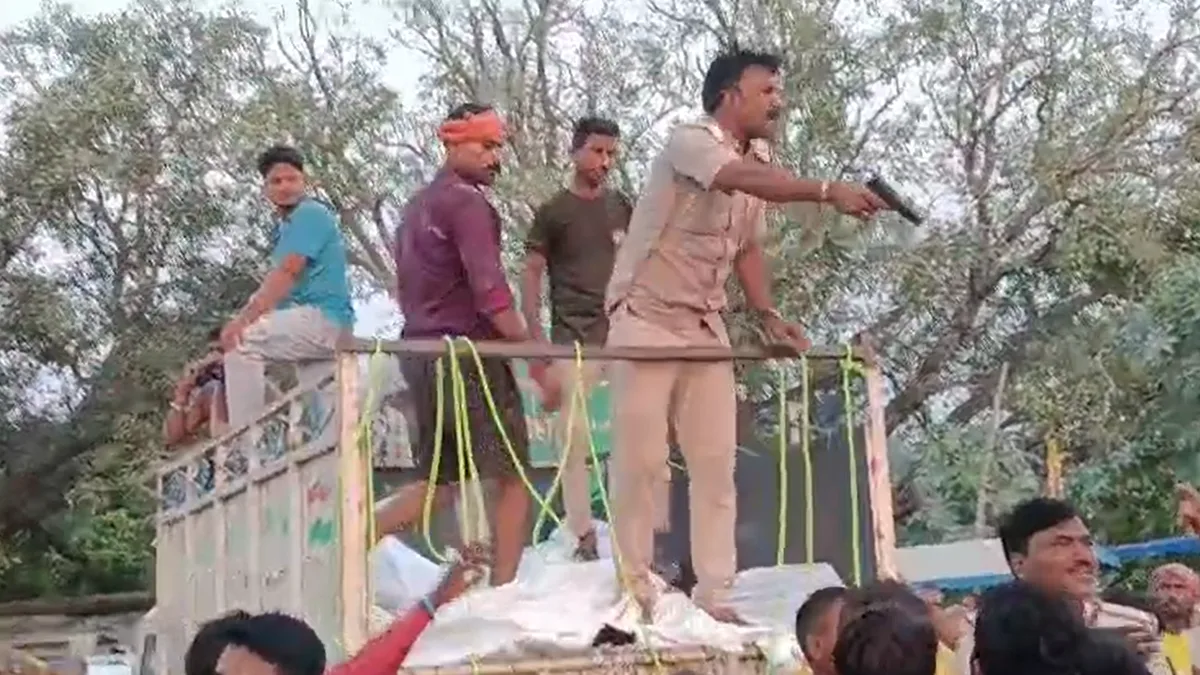 SI suspended for pointing pistol at flood victims during distribution of relief materials in Bihar’s Saran