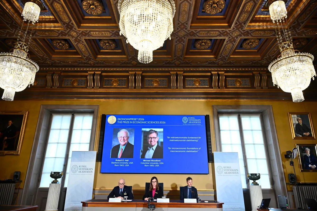 Los Nobel que escribieron "la biblia" de política monetaria y entraron en "Salón de Fama"