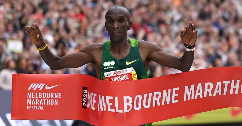 Histórico Eliud Kipchoge volta a ganhar uma maratona