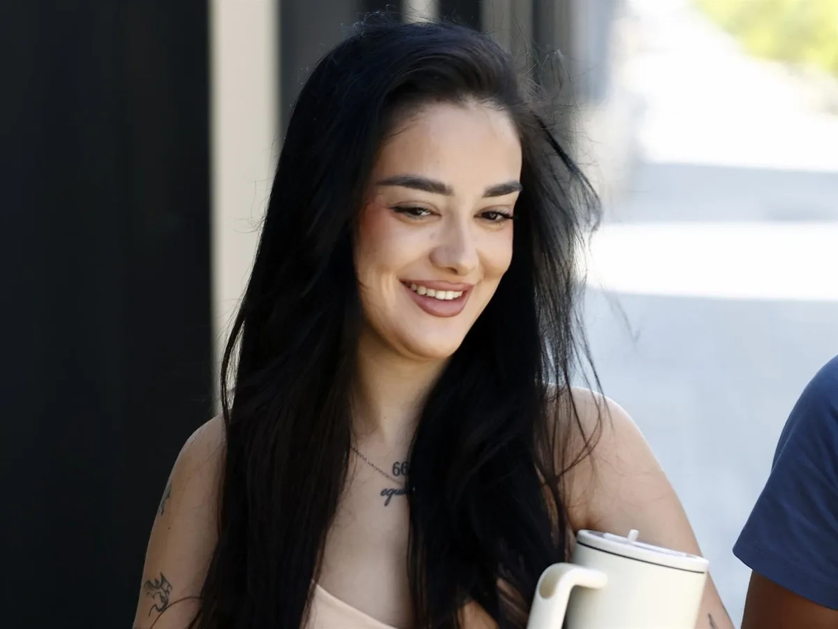 Juls Janeiro planta cara a Belén Esteban: "Bastante que estoy siendo respetuosa y estoy callando más de lo que debería"