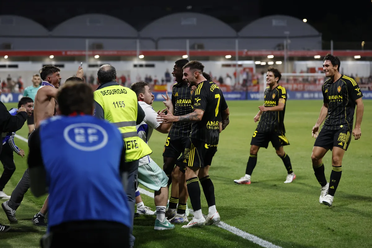 Romeo enamora en una oda al fútbol