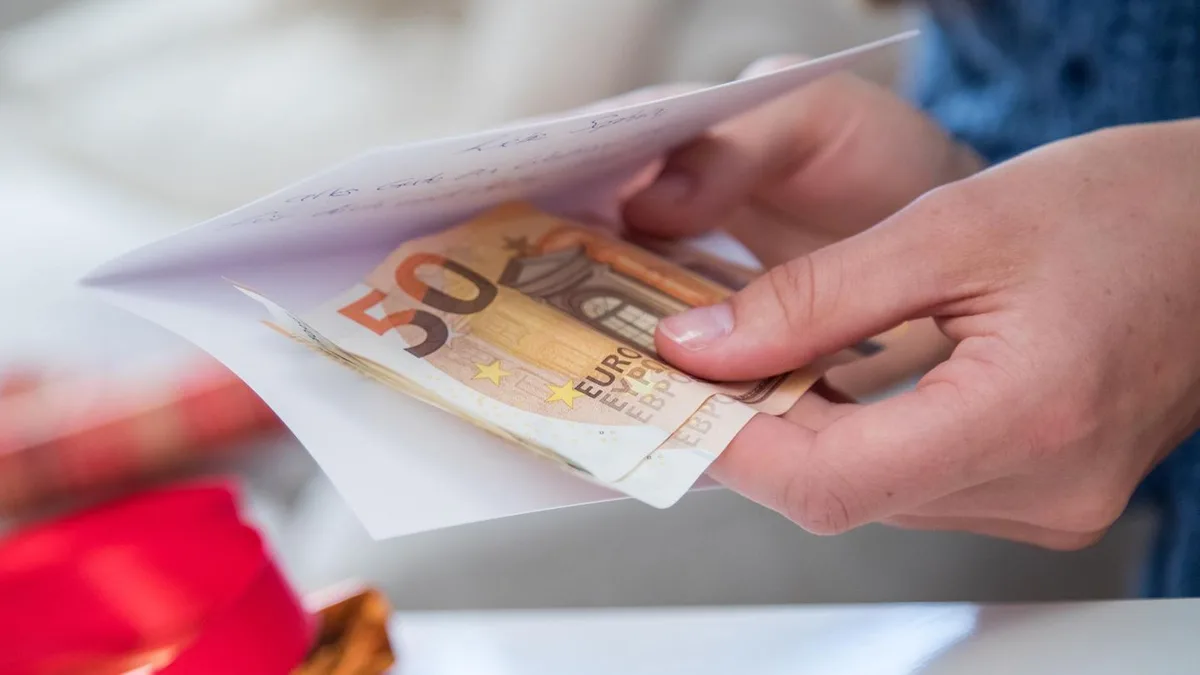 Geschenke und Steuern: Warum Sie bereits kleine Geldgeschenke dem Finanzamt melden müssen