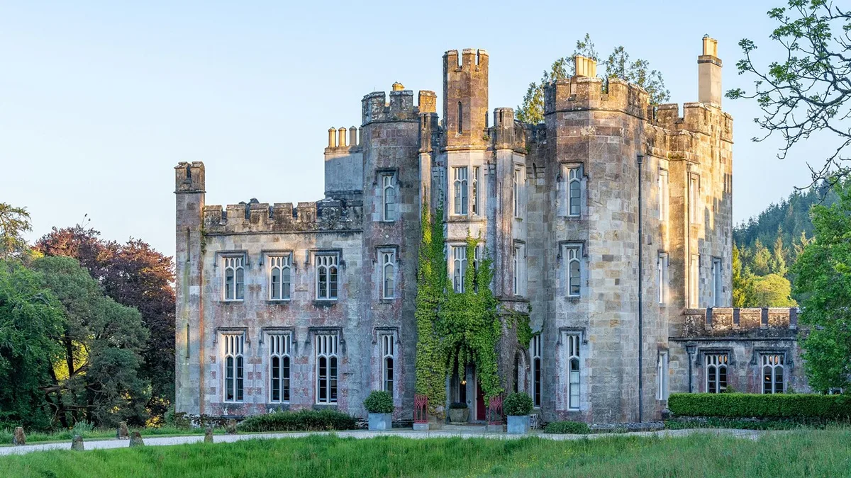 Mark Zuckerberg compra castelo do século XIX na Irlanda