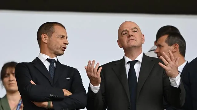 Fußball-Machtkampf: FIFA-Machtkampf eskaliert: UEFA will Infantino verklagen
