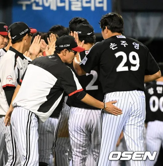 "고우석-손주영 잘 막아주면서 어려운 승리"…LG 4연패 후 값진 3연승, 3위 수성 청신호