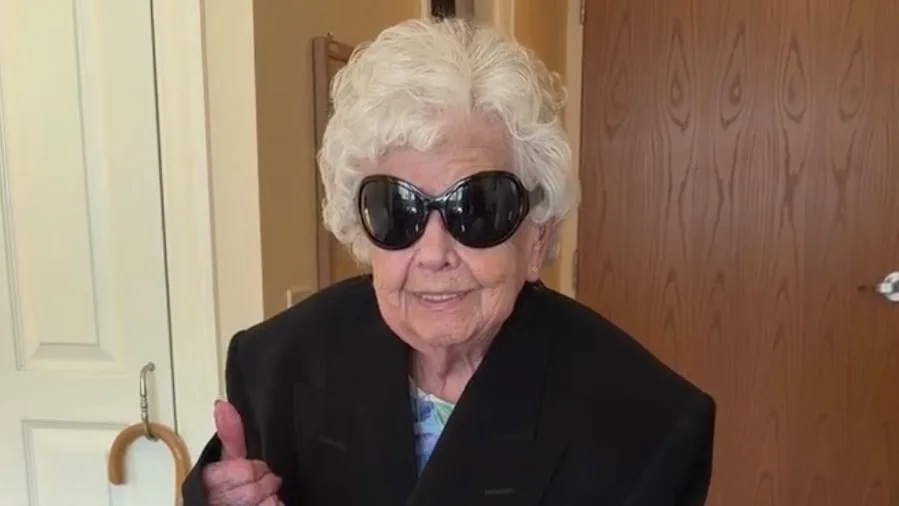 Designer-Look statt Rollator - Diese Oma sammelt Likes seit 1922