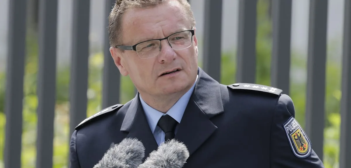 Die Geschichte des Mannes, der gegen die AfD die Polizei einsetzen will
