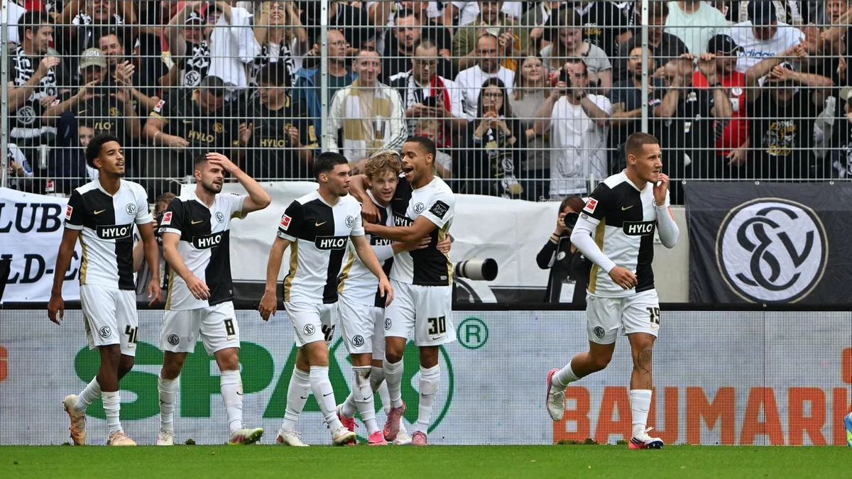 Fußball: Elversberg feiert furiose Bundesliga-Premiere - RB souverän