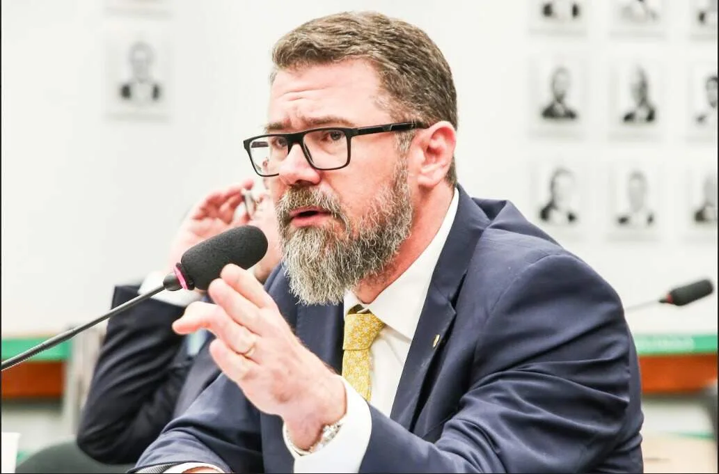 Sem ler texto final, deputado diz que votou errado contra redução de imposto