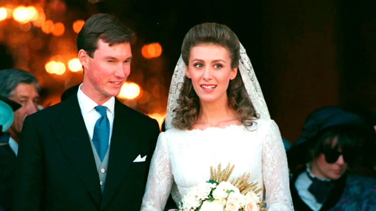 La boda de Guillermo de Luxemburgo y Sibilla Weiller, la primera princesa vestida de Valentino: 1.200 invitados en Versalles y una novia sin tiara