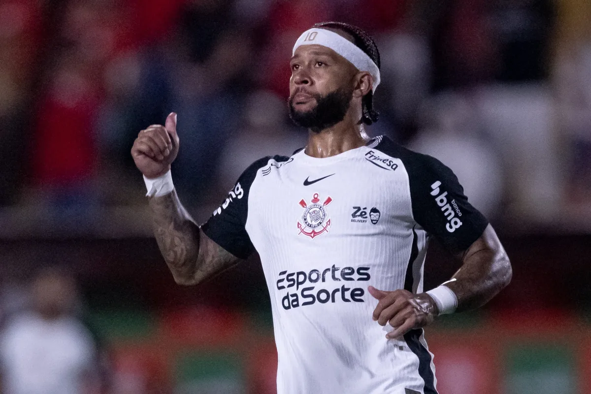 Corintianos reagem à saída de Memphis Depay: "Vergonha"