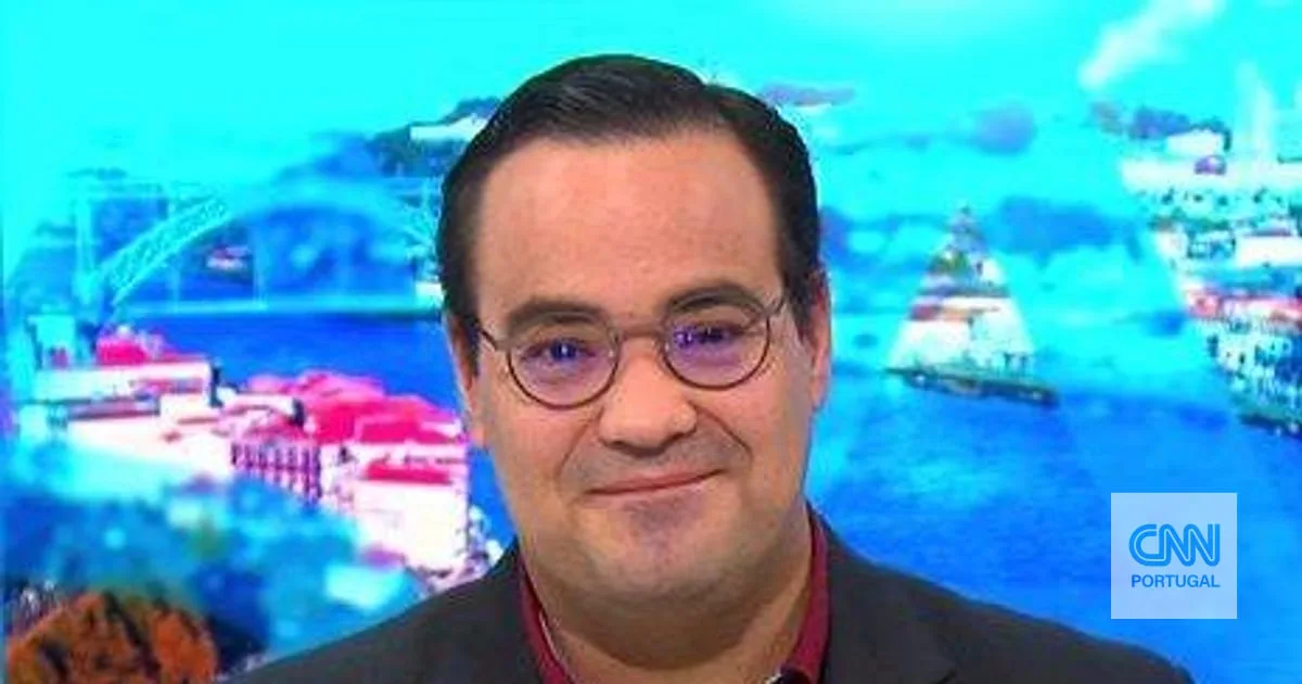 "O mandato de Zelensky acabou há 820 dias. Esta solução não é consensual"