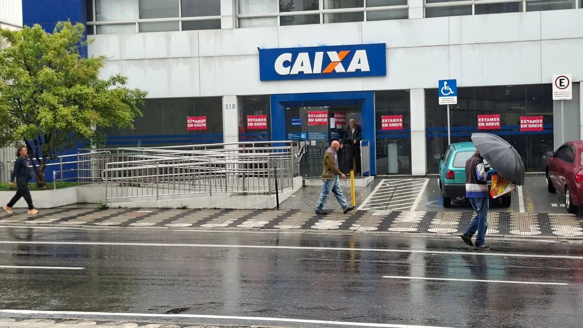 Greve da Caixa chega ao 12º dia no Alto Tietê; agência de Salesópolis reabre