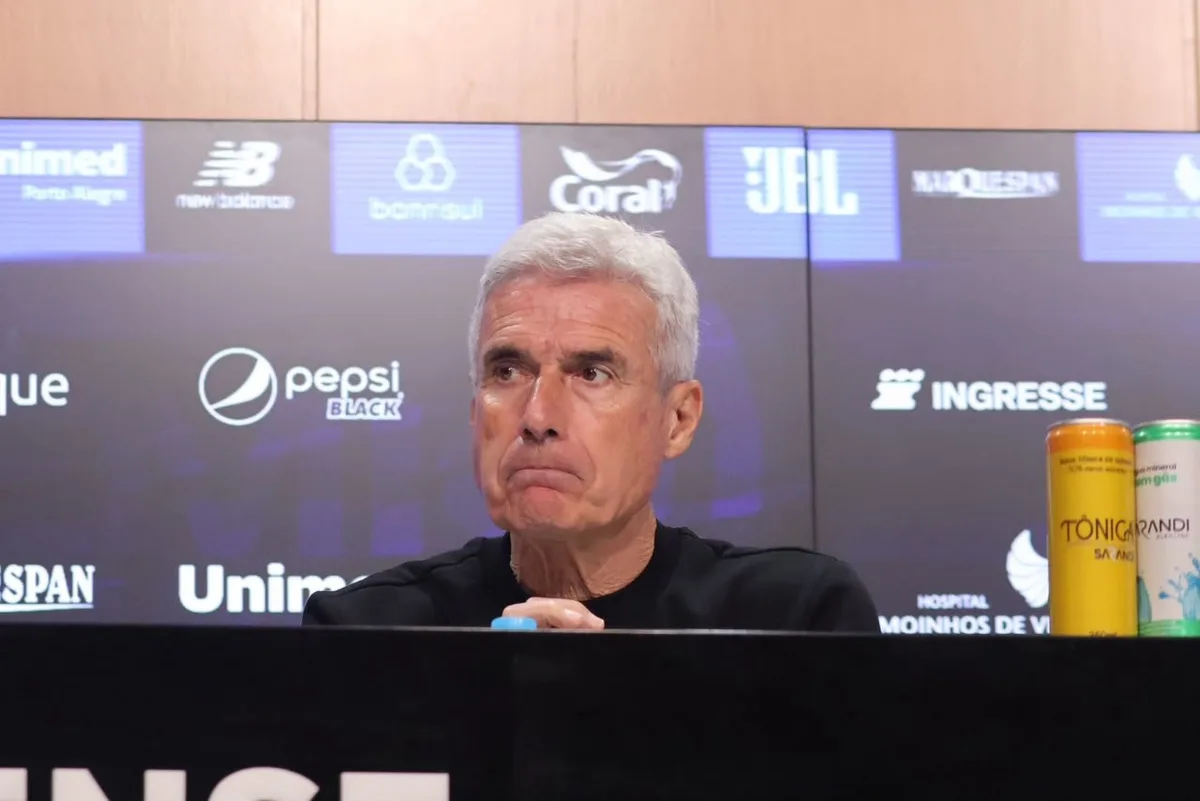 Luís Castro se irrita em coletiva em derrota do Grêmio: "Sei que o que vende é sangue"