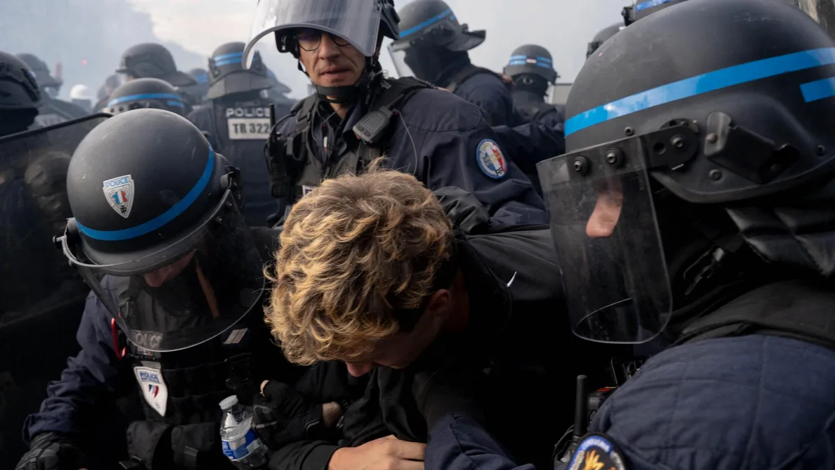 Les arrestations records depuis le début du mouvement lycéen constituent « aussi une forme de violence policière »
