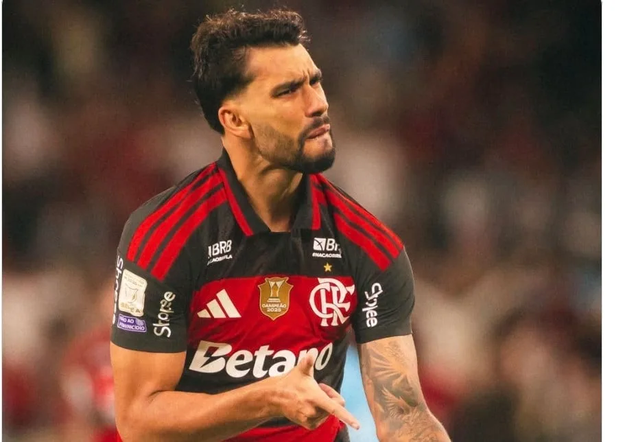 Flamengo massacra o Corinthians, chega a 100 gols e retoma a liderança do Palmeiras
