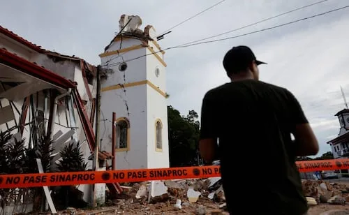 Panamá comienza a levantar escombros tras potente terremoto; registran mas de un centenar de replicas