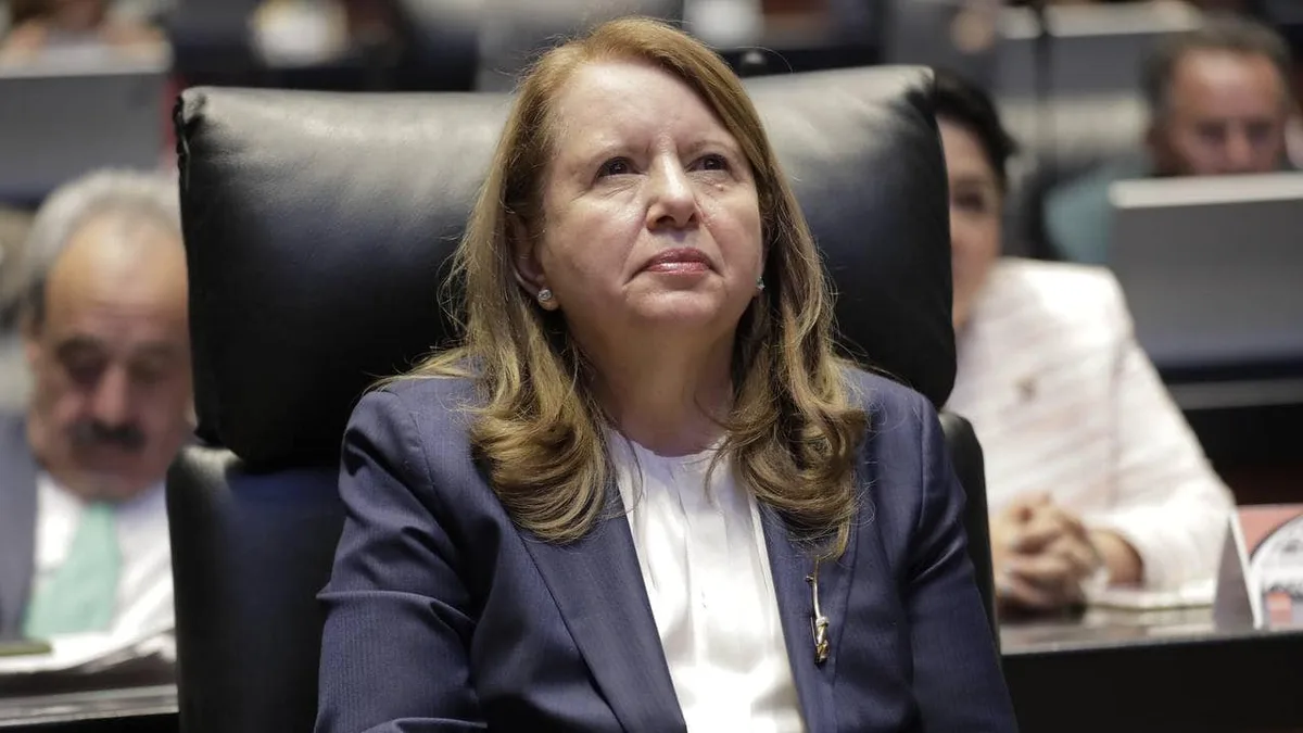 La ministra Loretta Ortiz Ahlf se retira implante para discutir sobre las personas con discapacidad