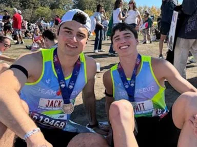 WATCH: Teen with spinal cord injury runs 2026 Chicago Marathon