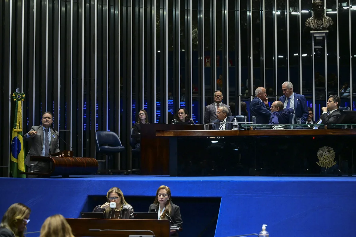 Senado aprova PEC que impõe fim da escala 6×1; texto vai à promulgação