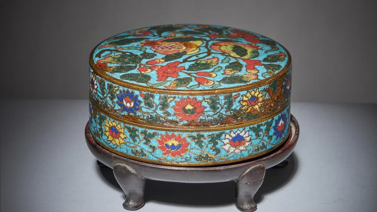 Rare Ming dynasty pomegranate box bought for £19 in 1946 sells for £288,000 after attic discovery