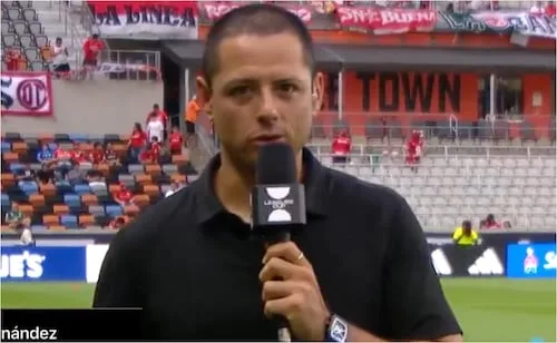 Chicharito Hernández debuta como comentarista de campo en nueva cadena
