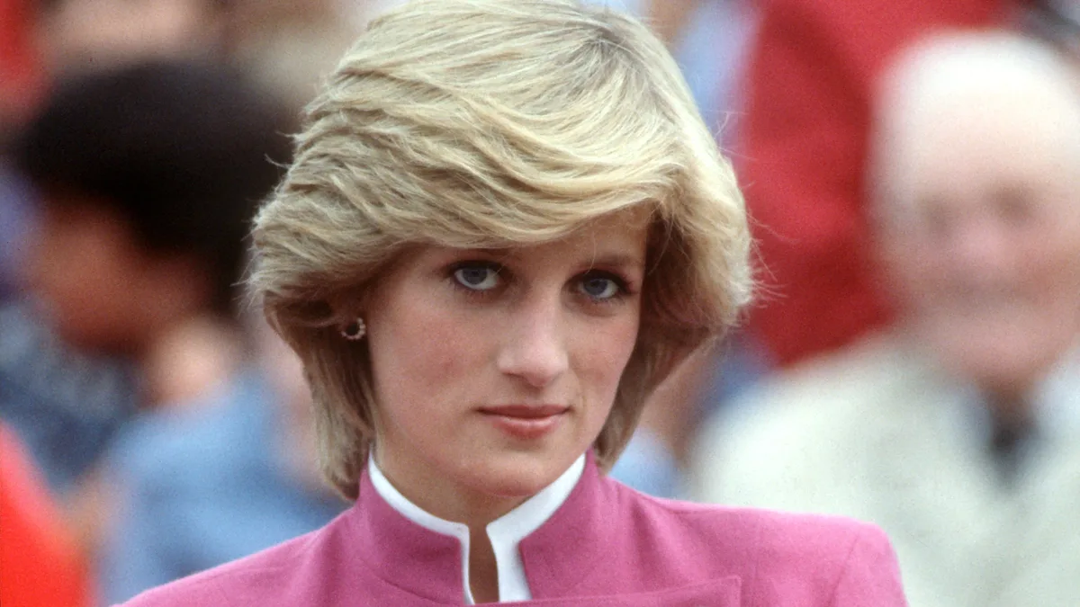 Princess Diana’s Second Most Famous Dress Is Up for Grabs