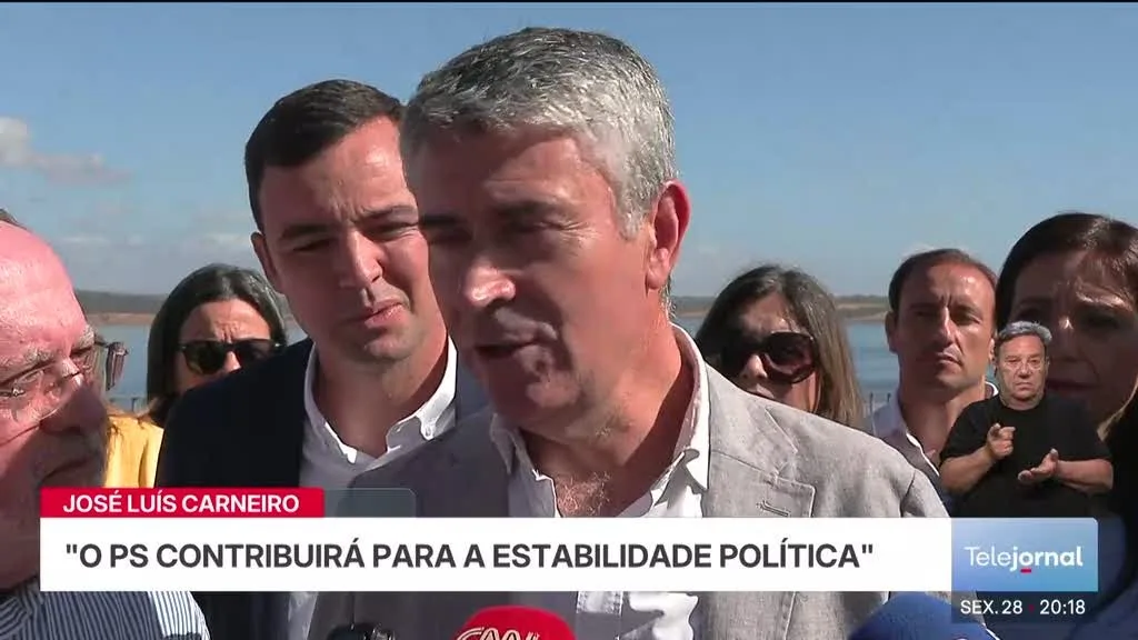 "Estabilidade". José Luís Carneiro distancia-se de moção de censura