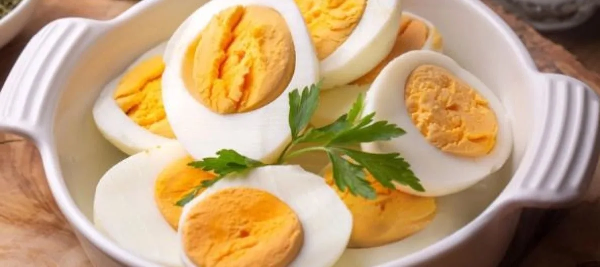 Por qué el huevo cocido es un snack saludable: beneficios y propiedades