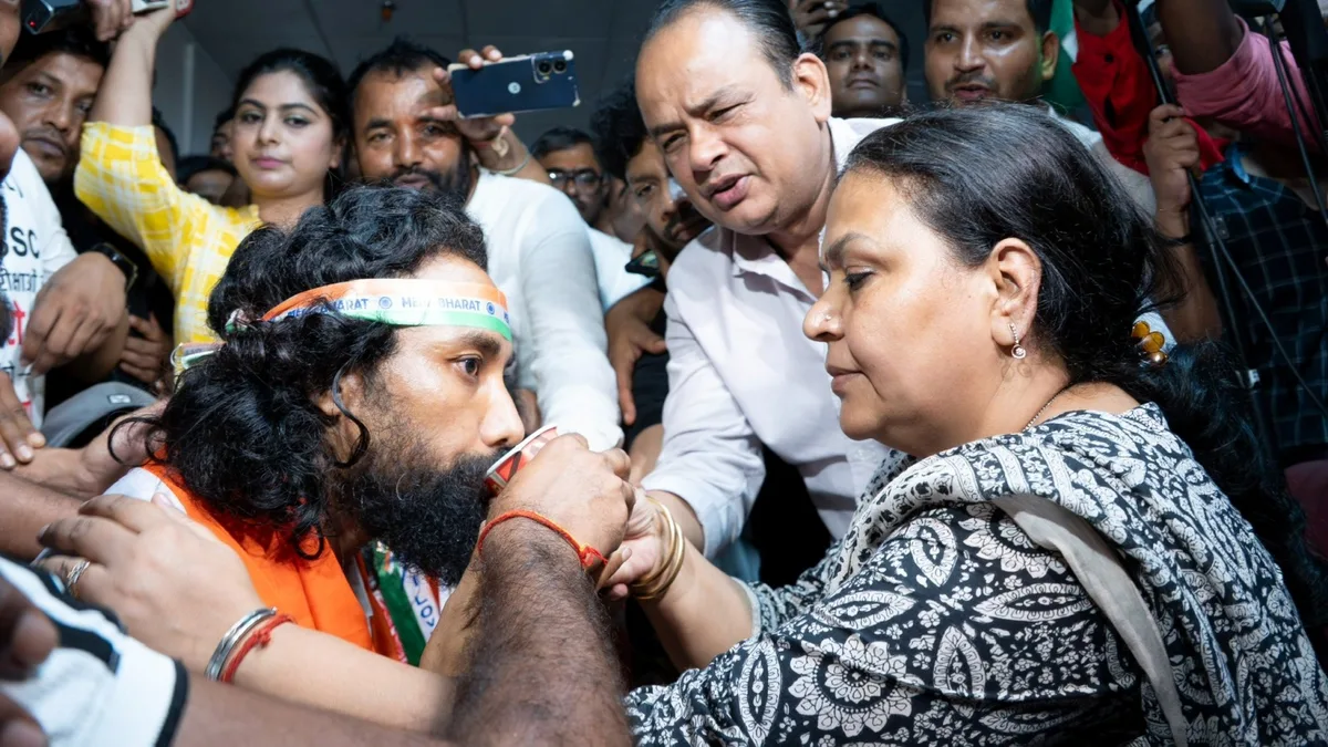 Student leader Mahato breaks hunger strike after Jharkhand government agrees to cancel JSSC-CGL exam