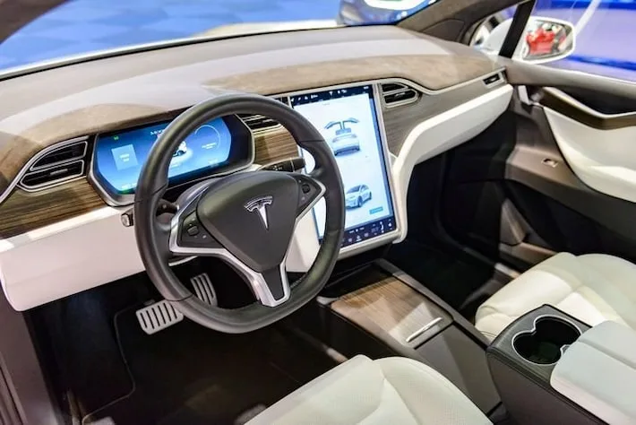 Tesla é obrigada a mudar nome de direção autônoma na União Europeia