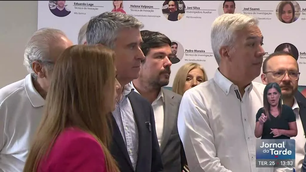 José Luís Carneiro recusa ser comparado a André Ventura