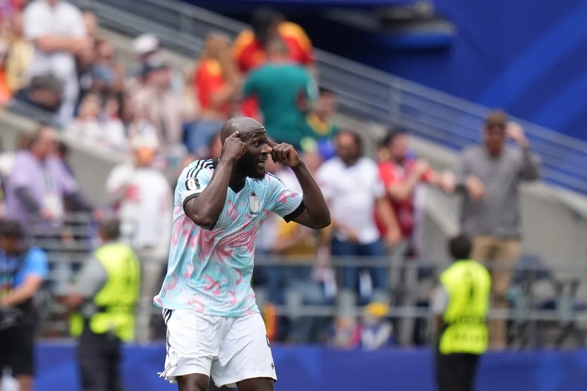 Fenerbahçe anuncia a contratação de Romelu Lukaku, ex-atacante do Napoli