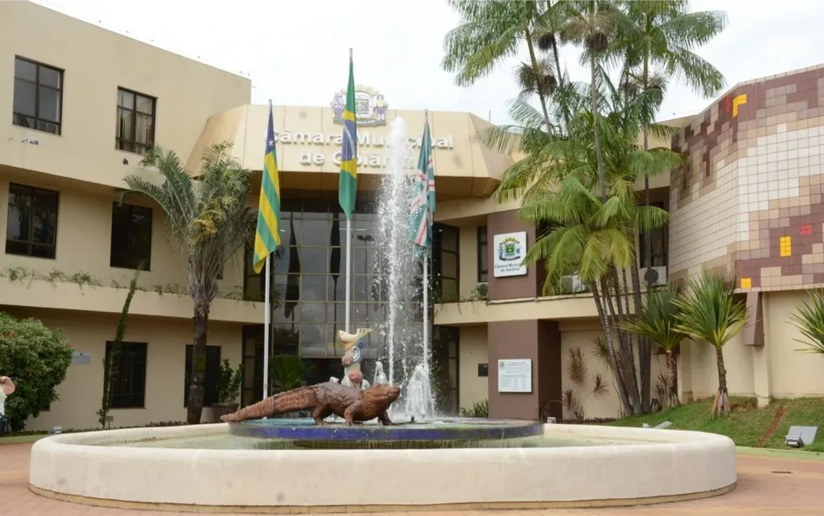 'Bolsa Arma': vereadores derrubam veto de Mabel a projeto de lei que fornece dinheiro para mulheres em situação de violência, em Goiânia