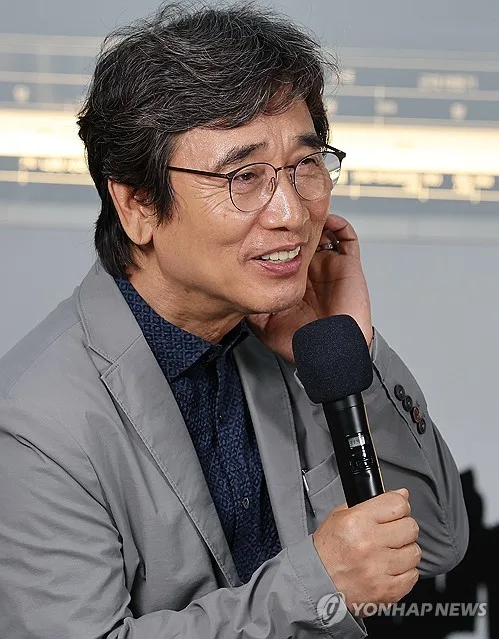 유시민 "대통령이 與대표 세우는 건 왕정…오만한 권력자 모습"