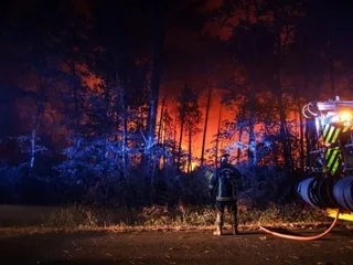 « Des paysages lunaires » : un pompier du Maine-et-Loire raconte son expérience face aux grands incendies en Gironde