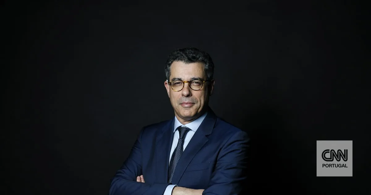 "A credibilidade do ministro da Administração Interna está posta em causa, a confiança da opinião pública também"