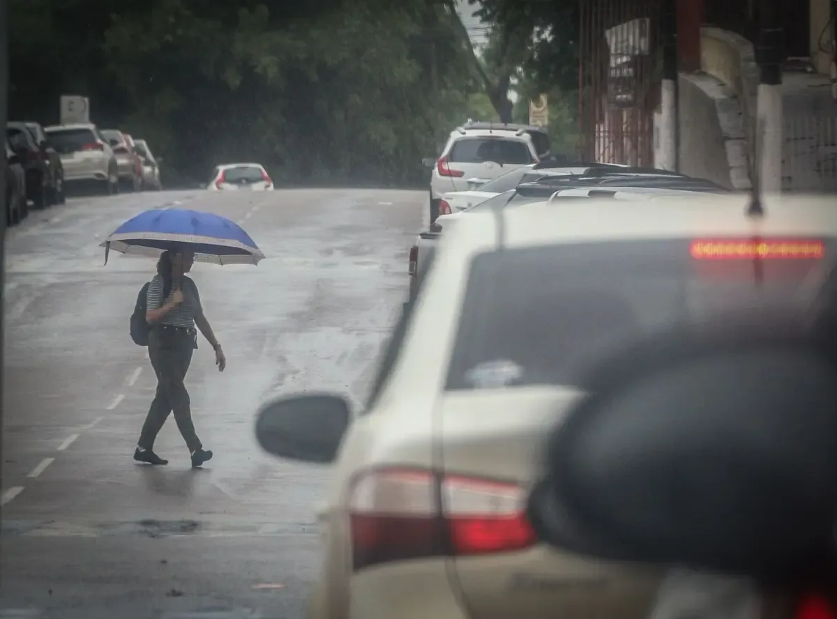 Inmet emite alerta de chuvas intensas para áreas do Acre nesta quinta-feira