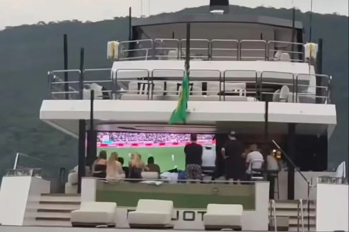 Neymar acompanhou derrota do Santos contra o Atlético-MG em Iate de luxo